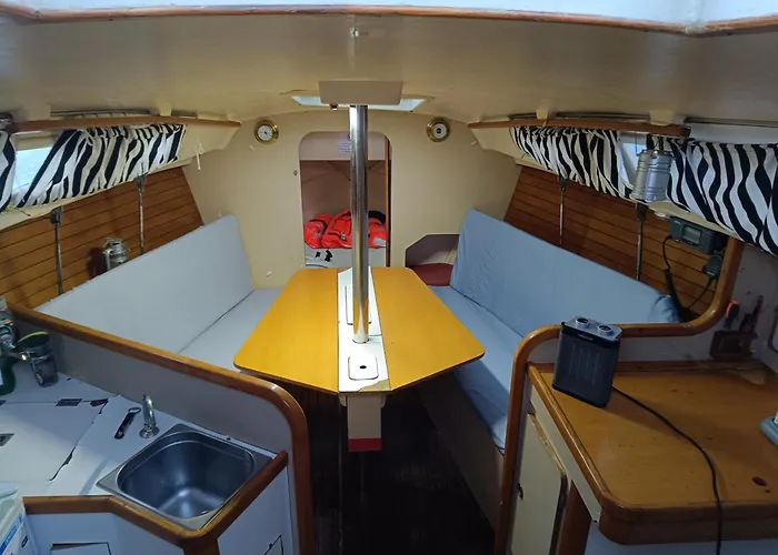 Experience On A Sailboat To Sleep