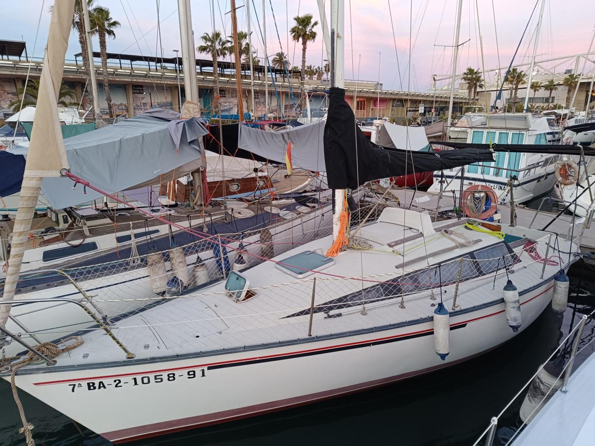 Experience On A Sailboat To Sleep Sant Adria de Besos